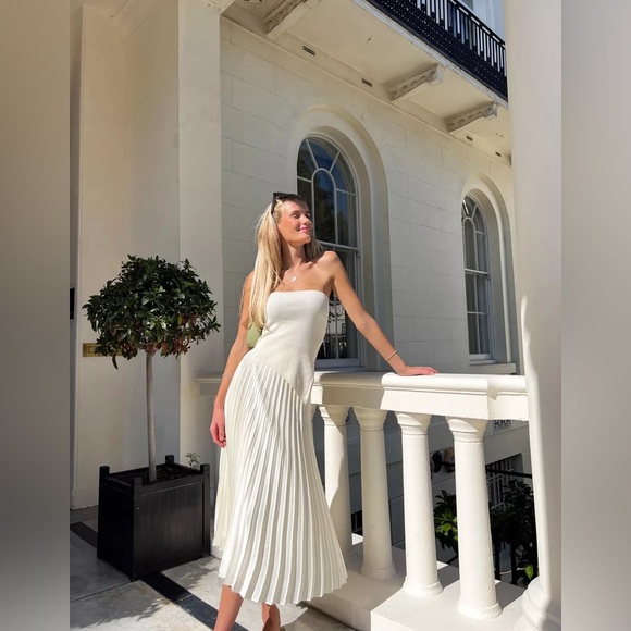 Sezane Dresses & Skirts - Sezane Ivory Pleated Midi Skirt Dress